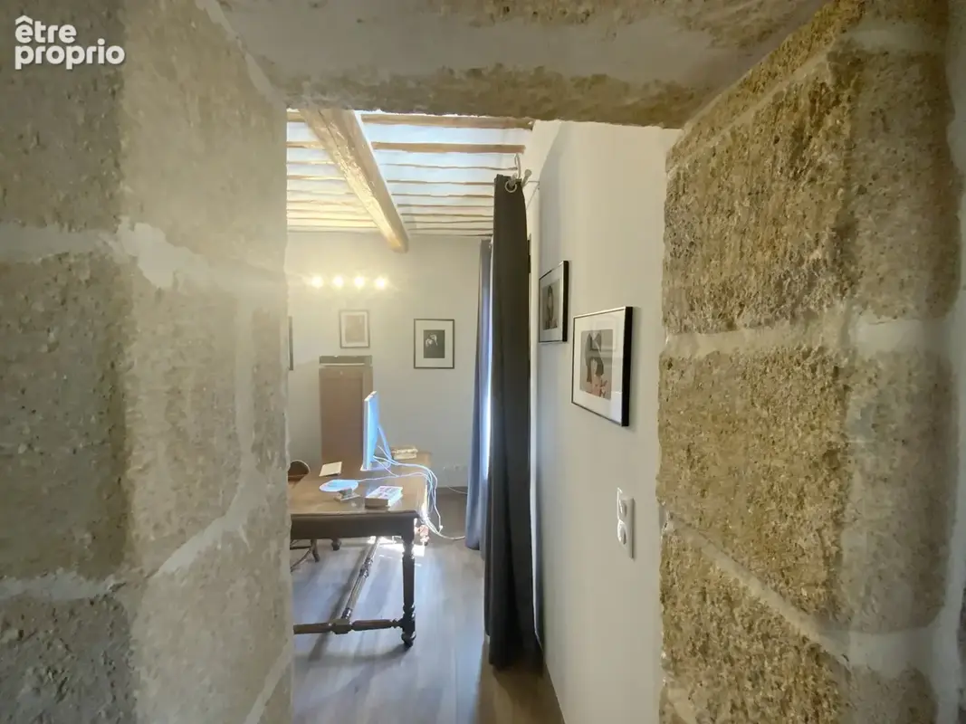 Maison de charme en pierre  en plein coeur de village. - photo 12