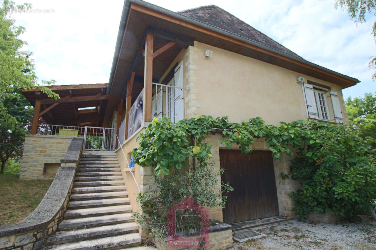 Maison familiale aux abords de Prayssac   Grand terrain et beau potentiel à exploiter ! - photo 3