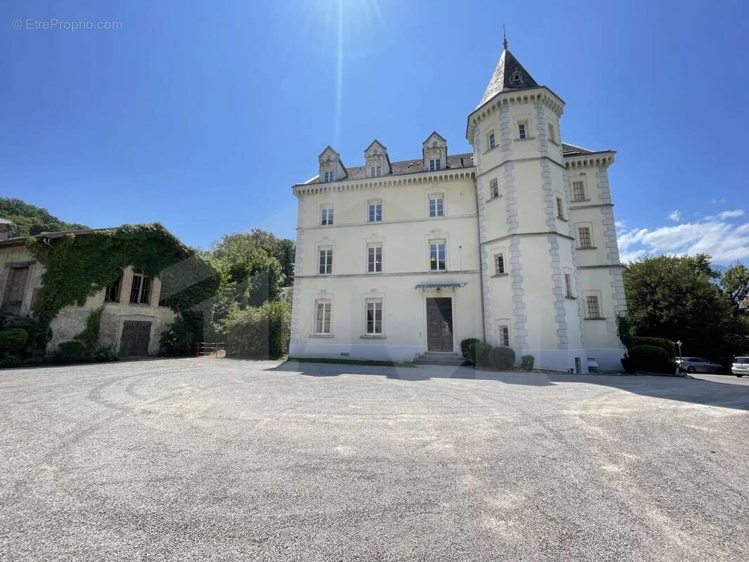 Appartement T3 de 77 m2 dans le Château de Poisat - photo 9