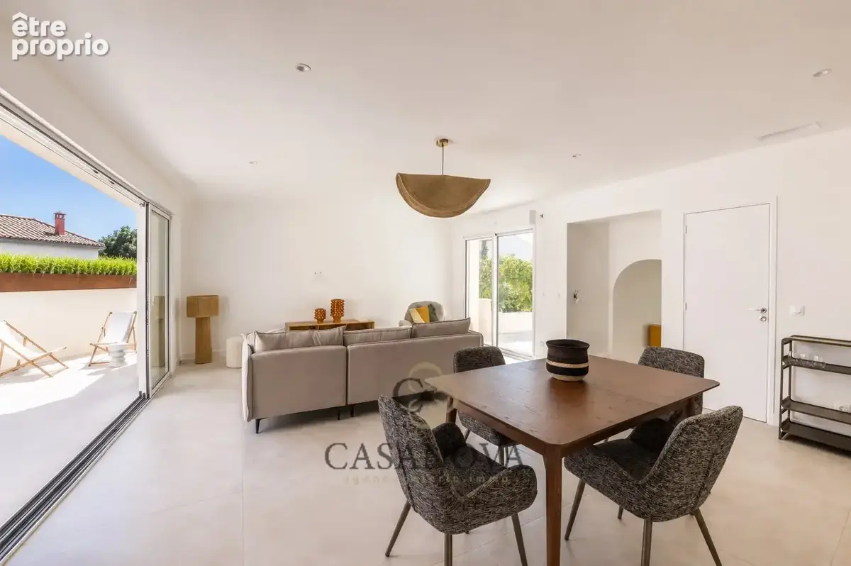 Castelnau-le-lez  villa moderne entièrement rénovée aux prestations haut de gamme. - photo 2