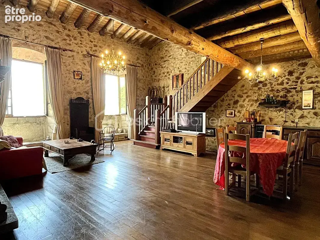 Appartement exceptionnel de 148 m² dans château médiéval du XIIème siècle - photo 7