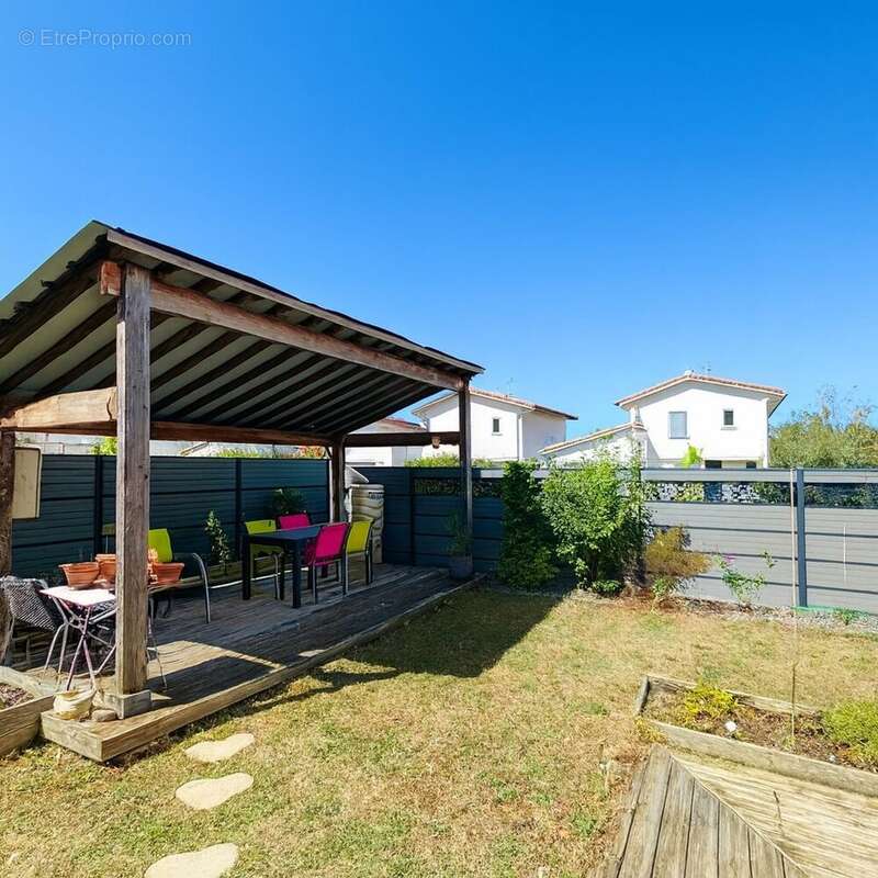 Maison à LA SALVETAT-SAINT-GILLES