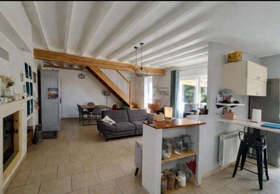 Maison à SAINT-OUEN-EN-BELIN