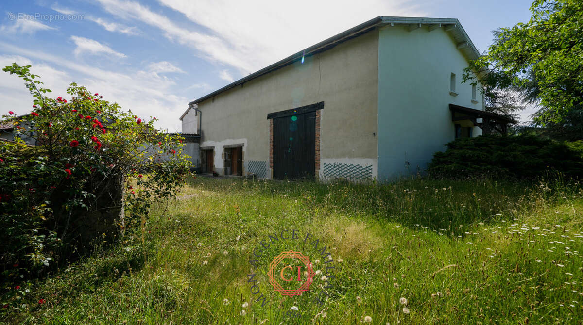 Maison 7 pièces de 173 m2 avec dépendances - photo 2