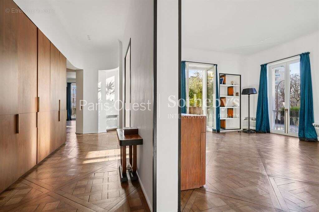 Appartement à NEUILLY-SUR-SEINE