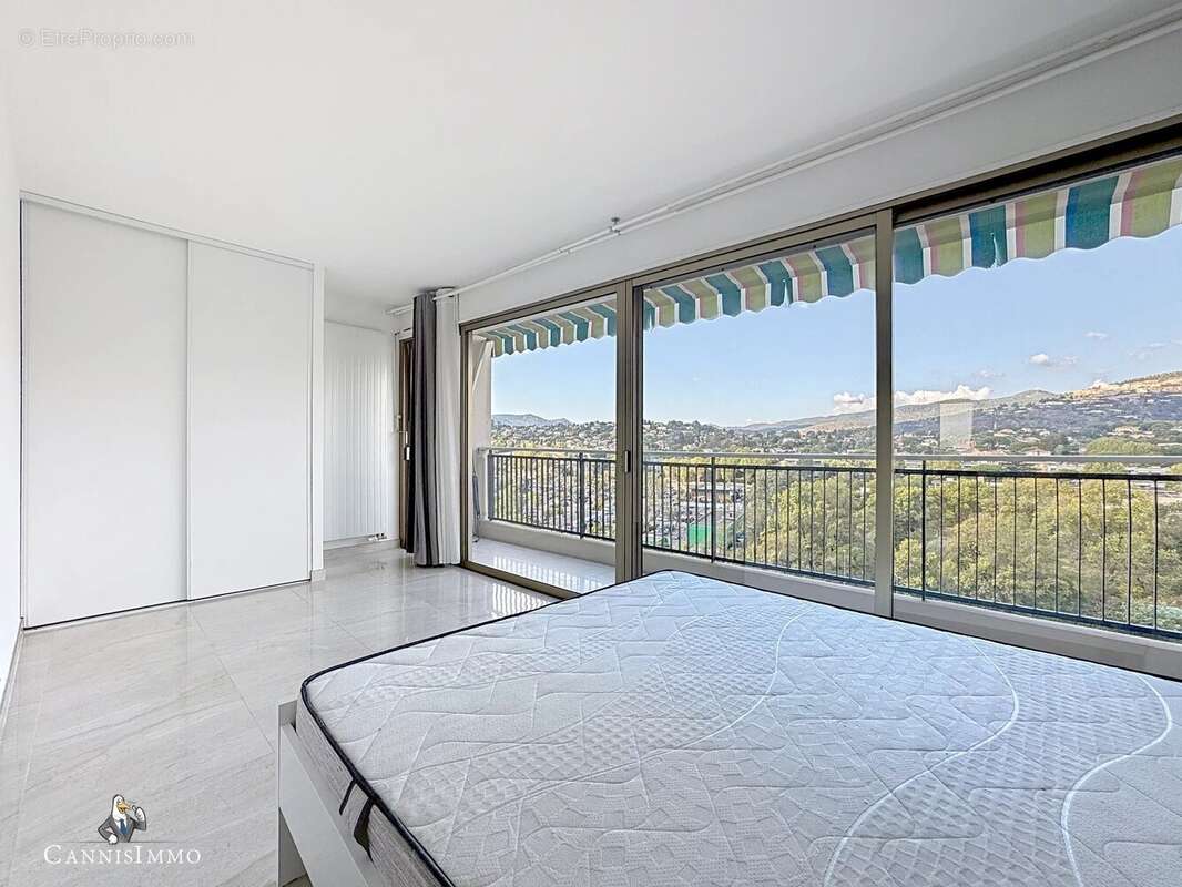 Appartement à MANDELIEU-LA-NAPOULE