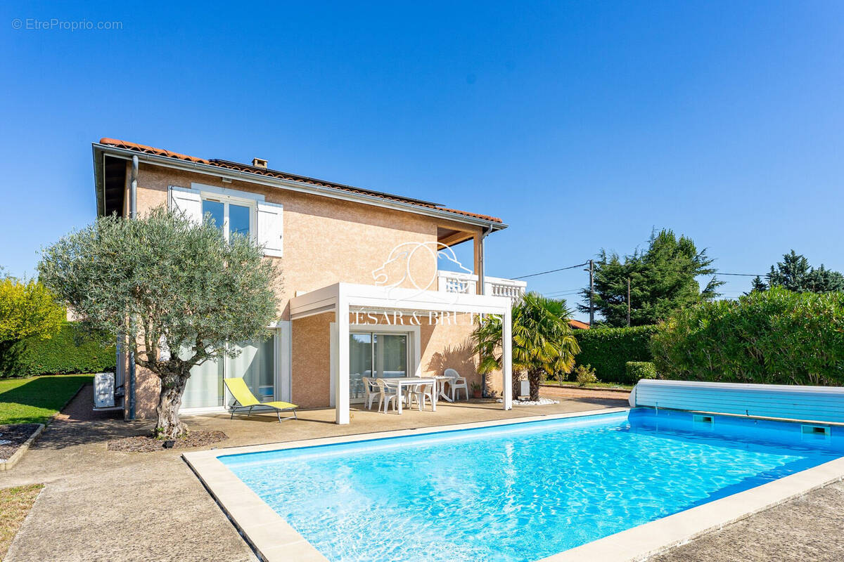 Maison à LA TOUR-DE-SALVAGNY