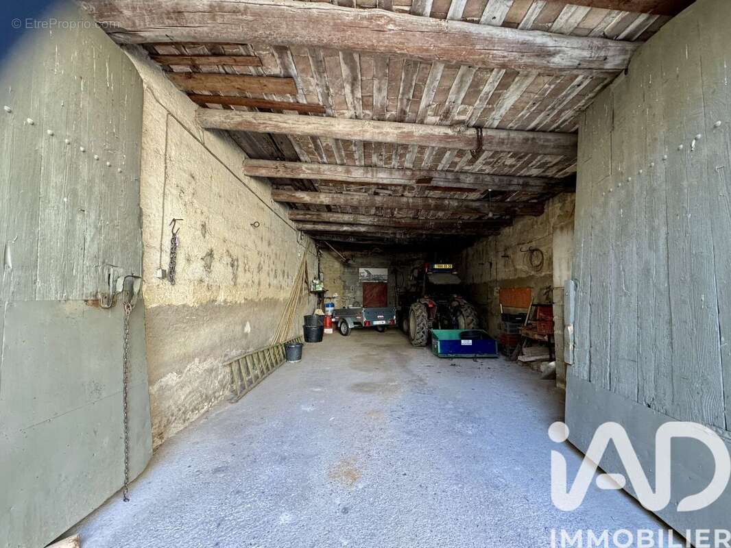 Maison 691 m² à Saint-Laurent-La-Vernede  - photo 7