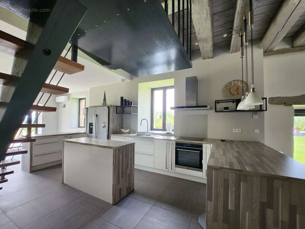 Maison à MAGNAC-BOURG