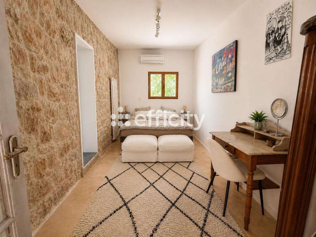 Maison 153 m² à Saint-Maximin-La-Sainte-Baume  - photo 9