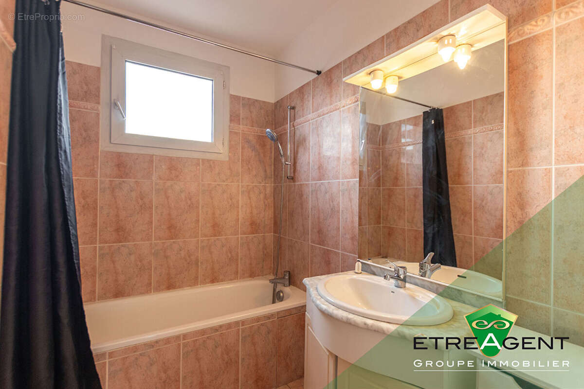 Appartement à ISSOU