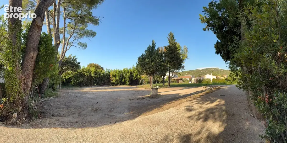 Eyguières   Terrain à bâtir viabilisé de 574 m2   Environnement résidentiel - photo 3