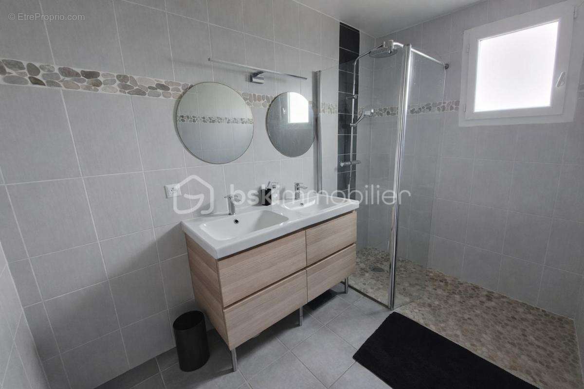 Maison à LIVRY-LOUVERCY