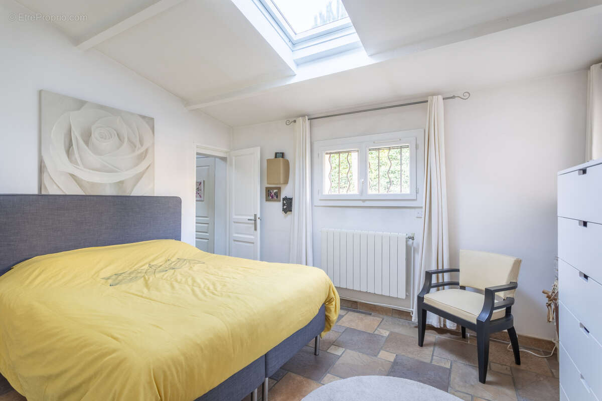 Maison à SIMIANE-COLLONGUE