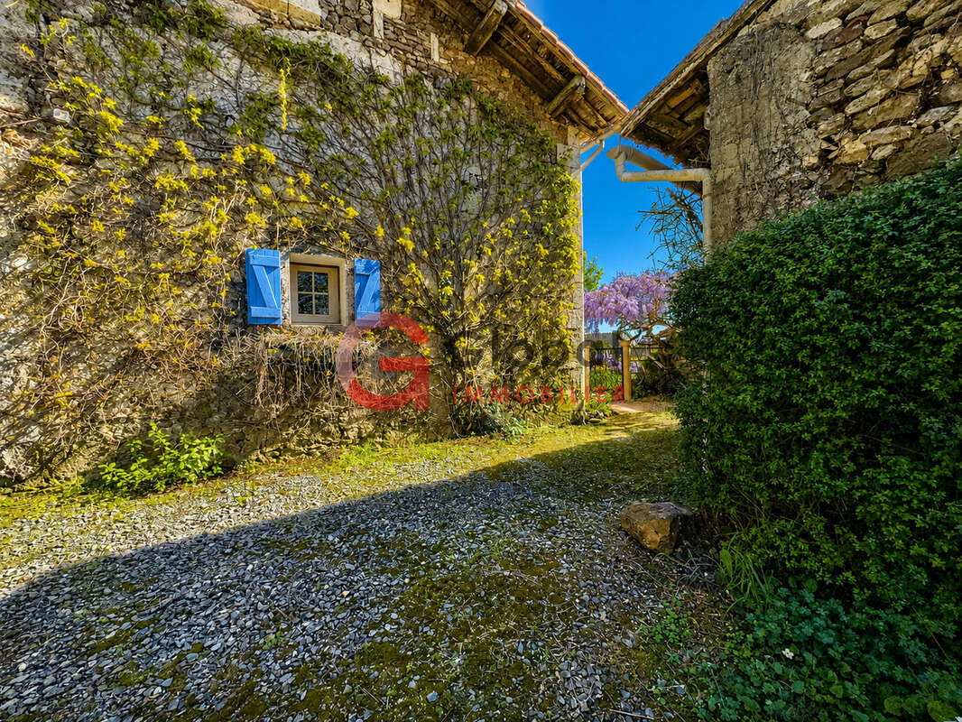 Maison à EXIREUIL