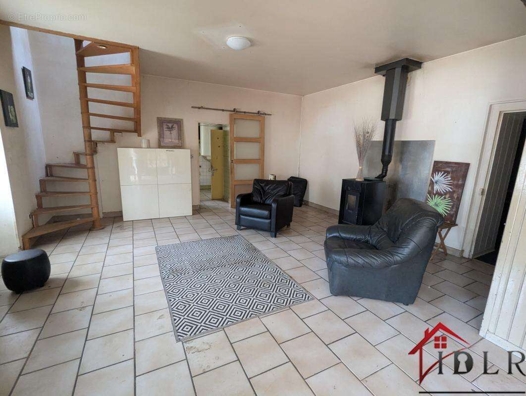 maison avec deux logements et piscine - photo 4