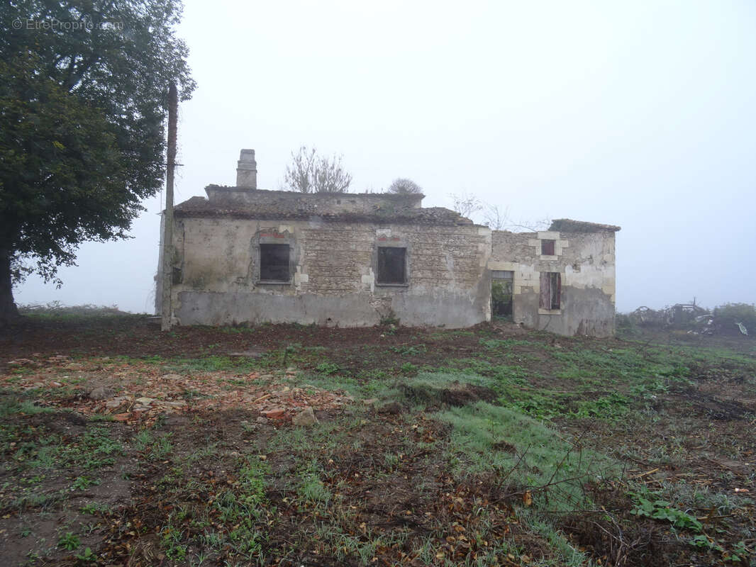 Maison à COUTHURES-SUR-GARONNE