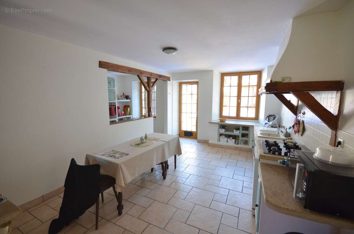 Proche de CHATILLON SUR MARNE (51) à vendre Belle maison en pierre rénovée avec dépendance - photo 3