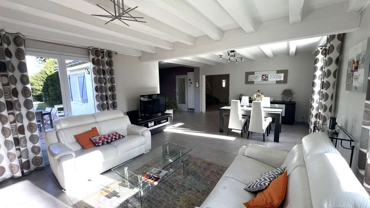 Maison à SAINT-CLEMENT-DE-LA-PLACE