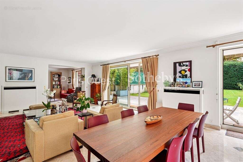 Appartement à NEUILLY-SUR-SEINE