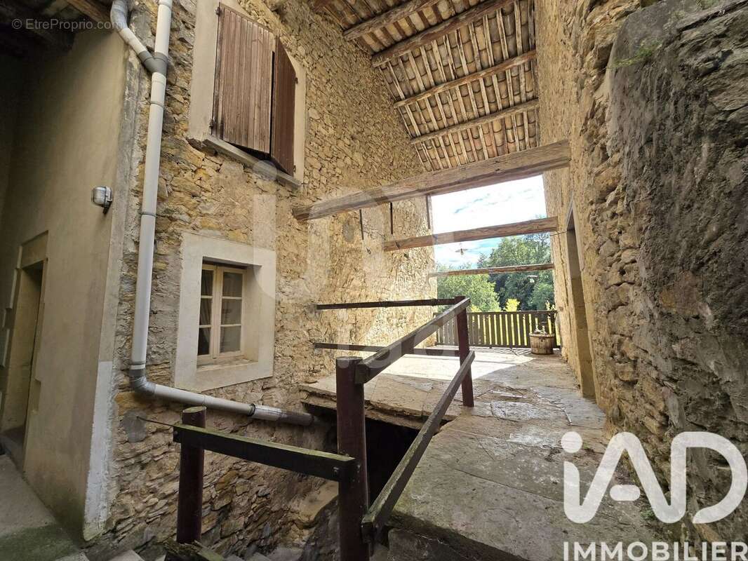 Maison 96 m² à Saint-Marcel-De-Careiret  - photo 6