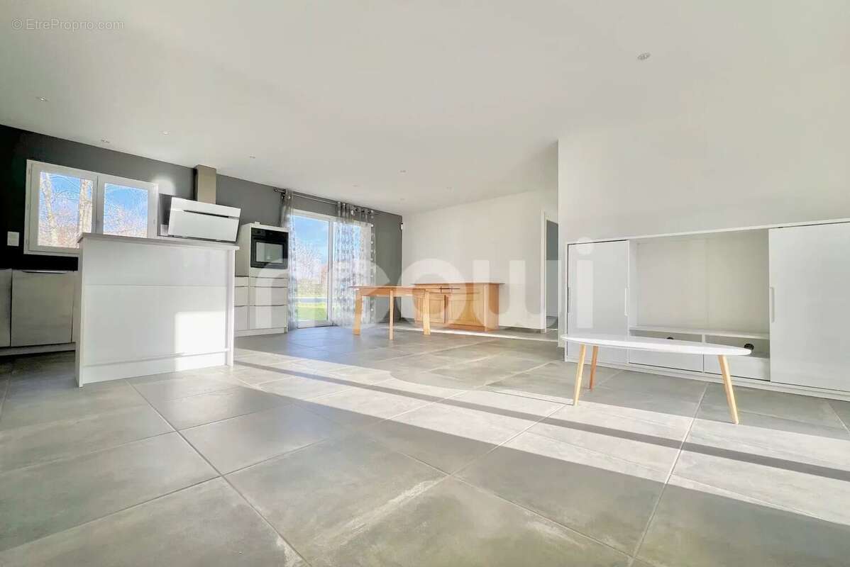 Maison à AIGUEPERSE