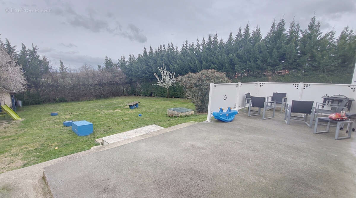 Maison à LESCOUT