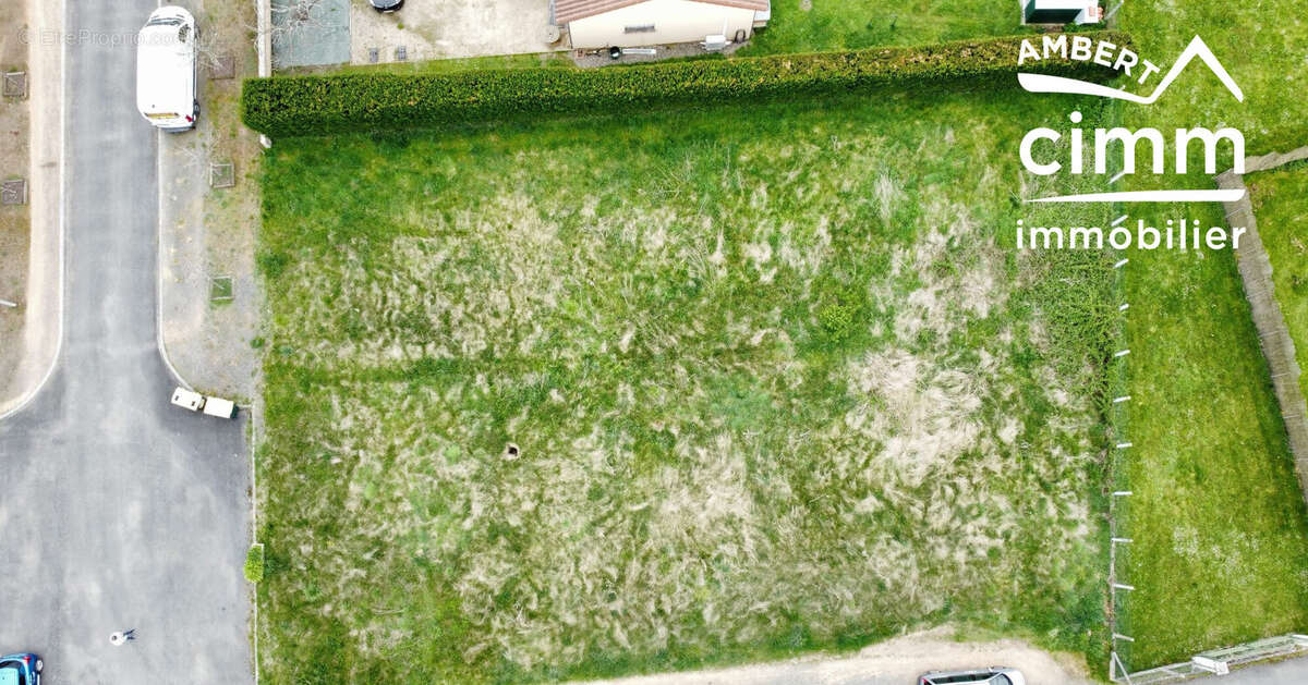 Terrain à MARSAC-EN-LIVRADOIS