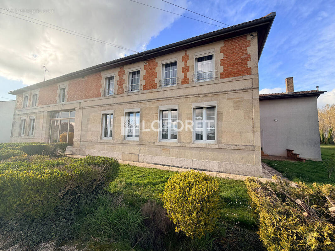 Maison à COURTISOLS