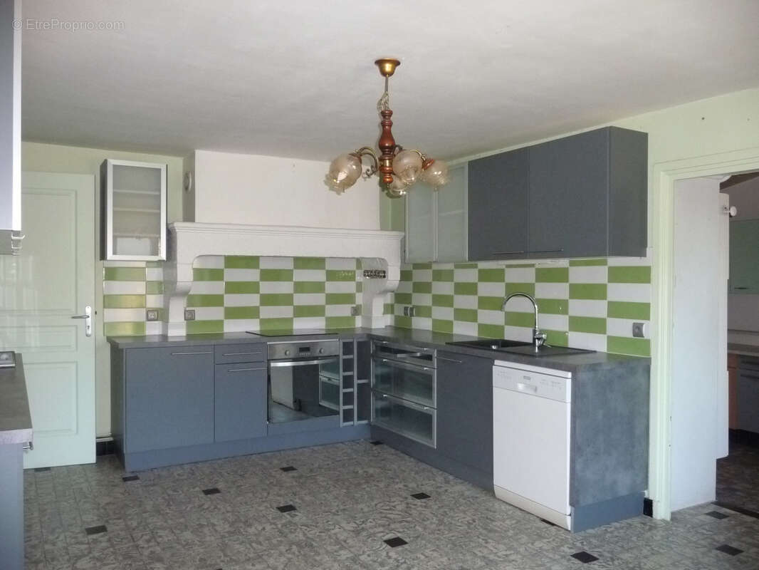 Maison à SAINT-ROMAIN-LE-PUY