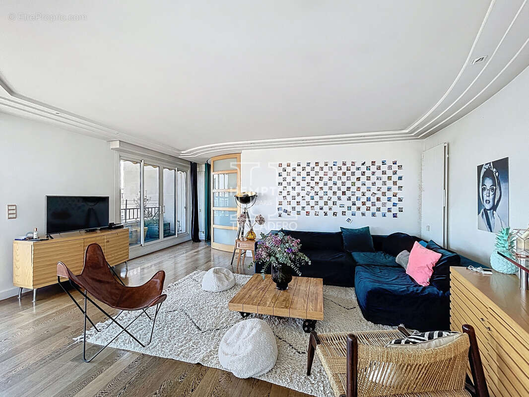 Appartement à PARIS-16E