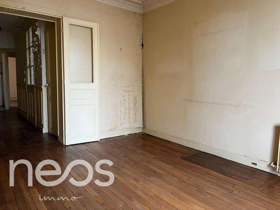 Appartement à PARIS-16E