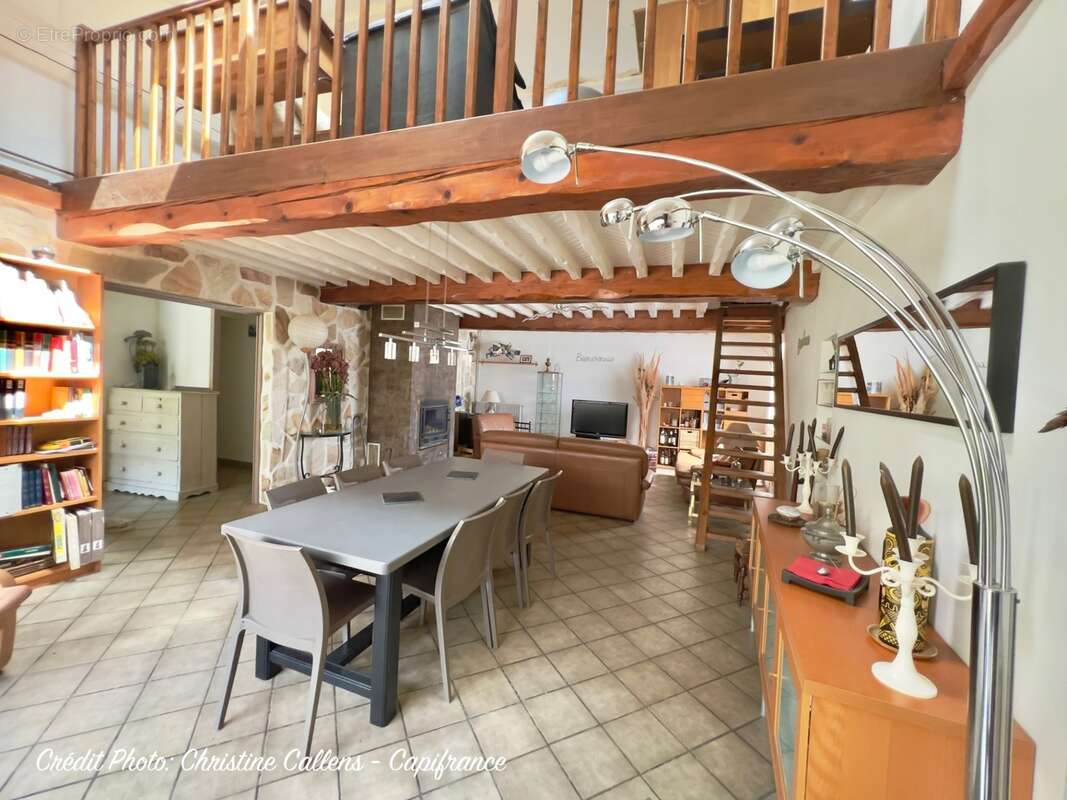 Maison de charme de 151 m² – 4 chambres, jardin, dépendances et beaux volumes à Varennes-sur-Morge - photo 5