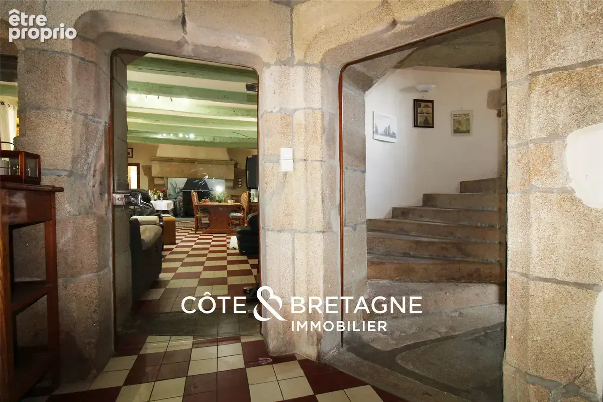 COTE & BRETAGNE IMMOBILIER VOUS PROPOSE : Manoir du XVe siècle inscrit MH à Tréguier   360 m2, 4 chambres, par - photo 5