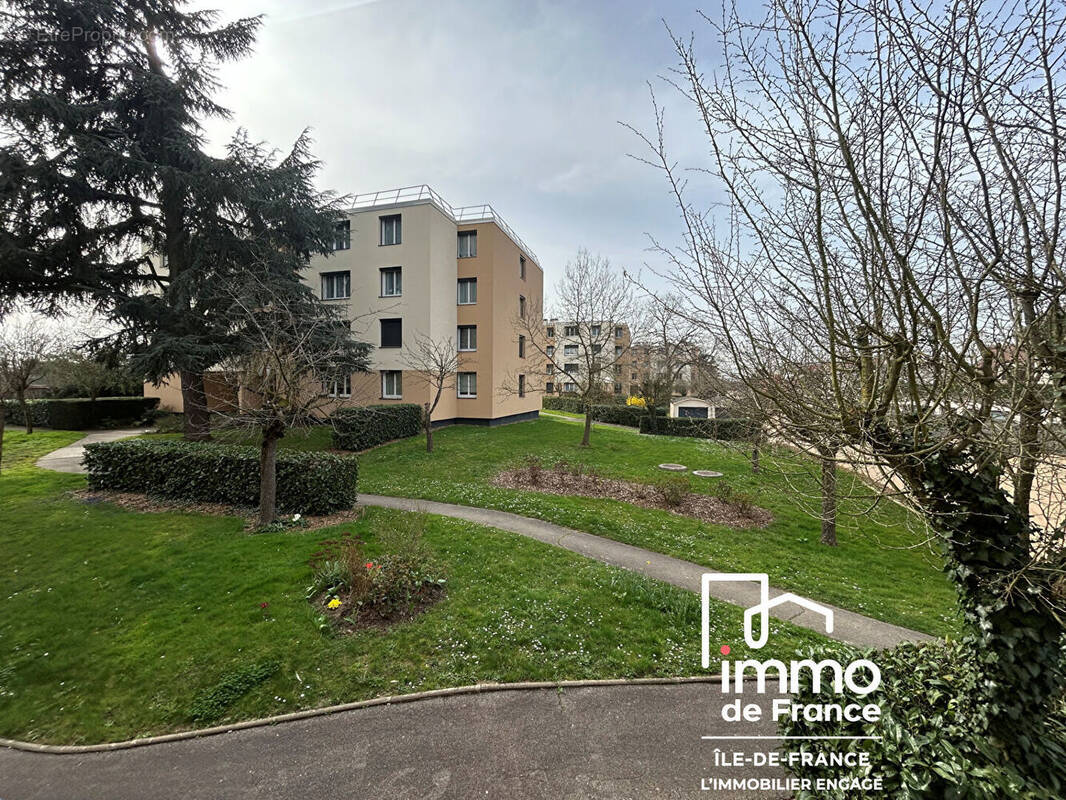 Appartement à SAINTE-GENEVIEVE-DES-BOIS