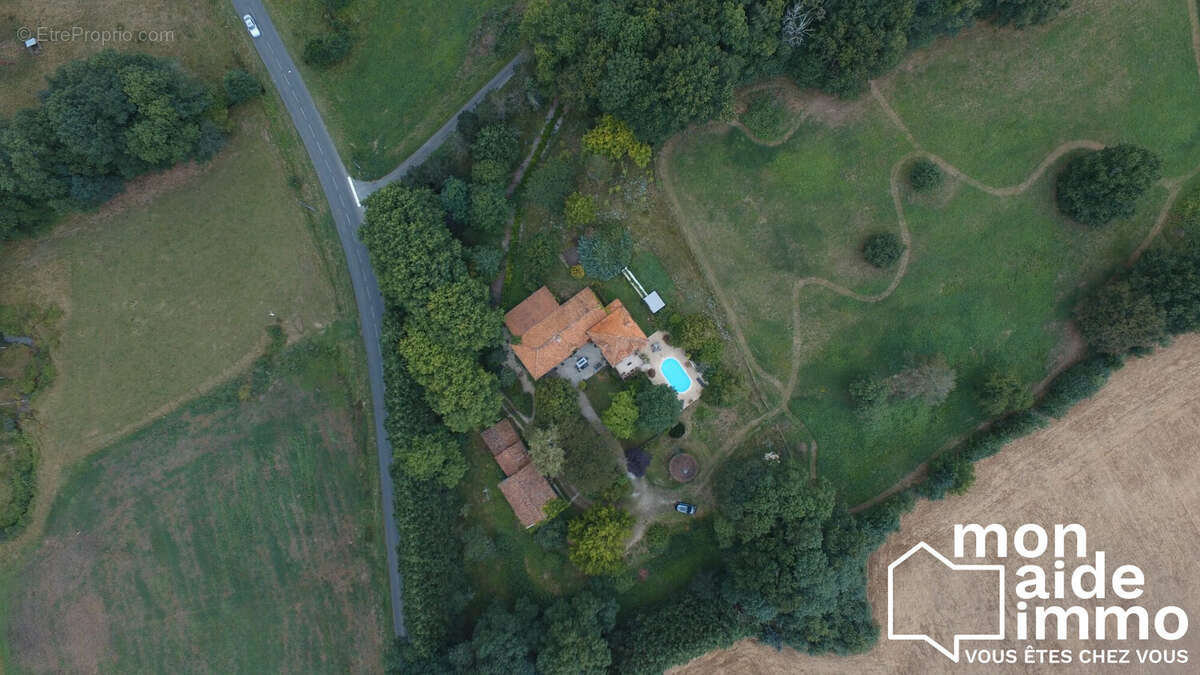 Maison à EYZERAC