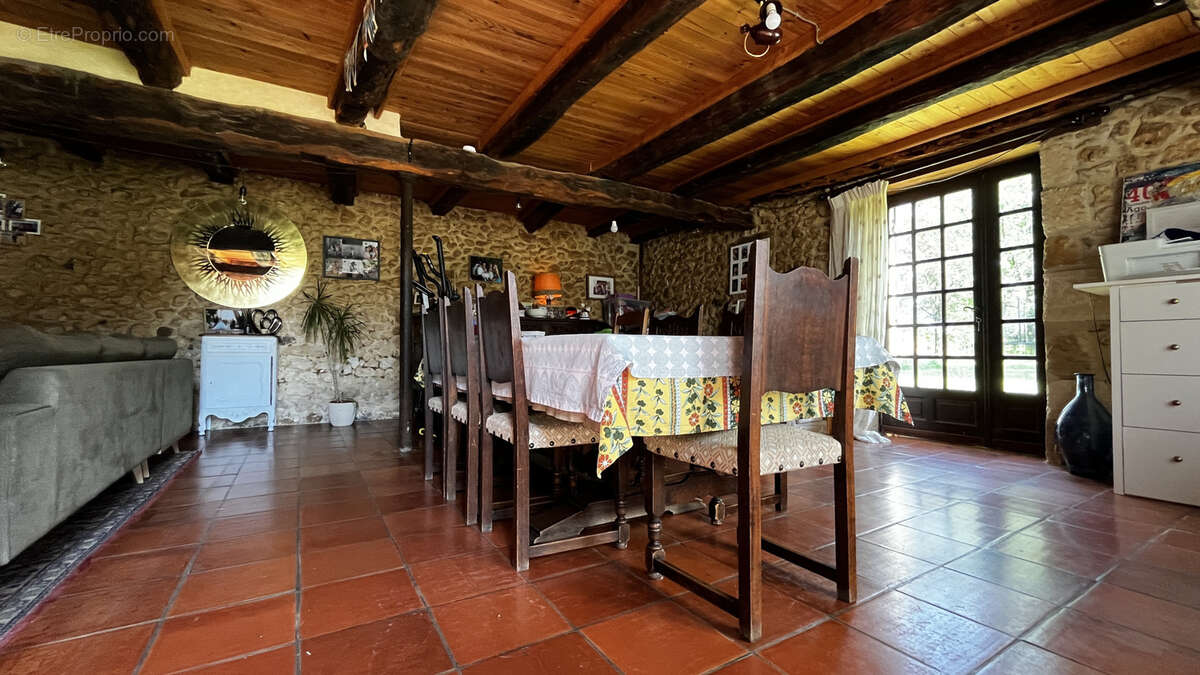Maison à SAINT-AMAND-DE-VERGT