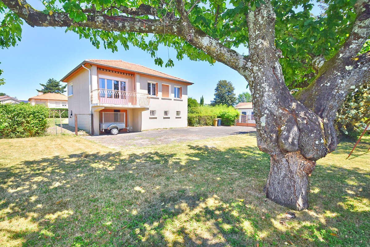 Maison à CHAZAY-D&#039;AZERGUES