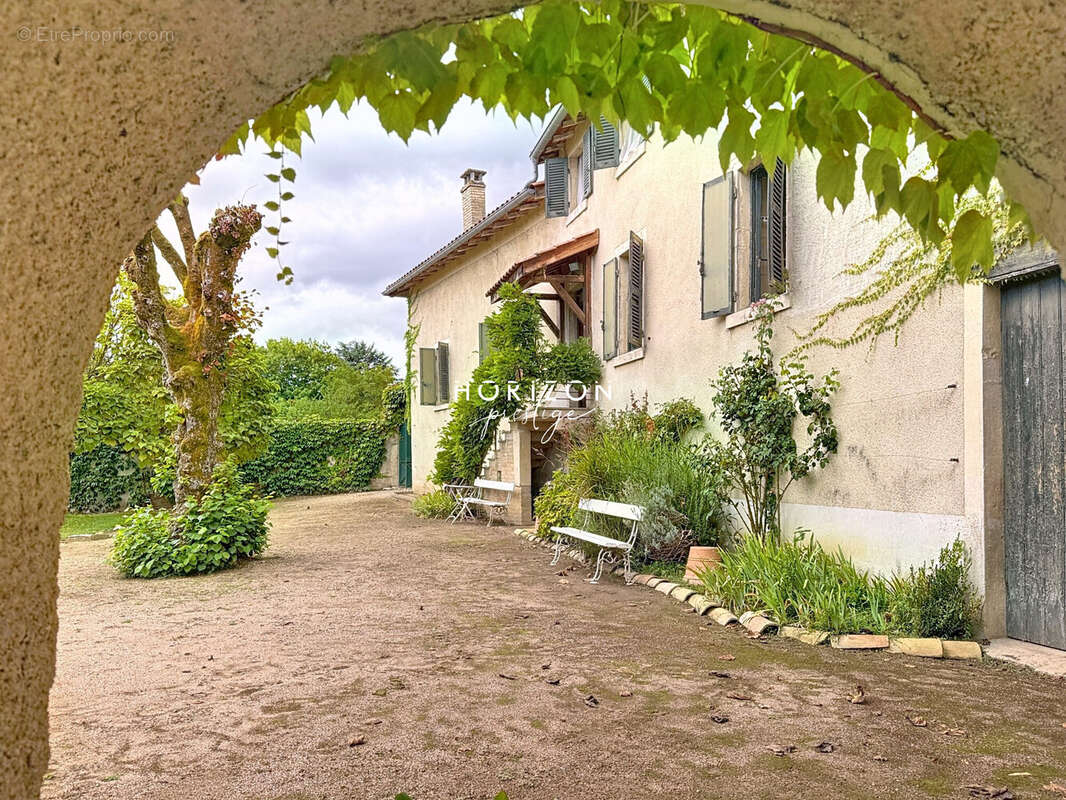 Maison à SAINT-DIDIER-SUR-CHALARONNE