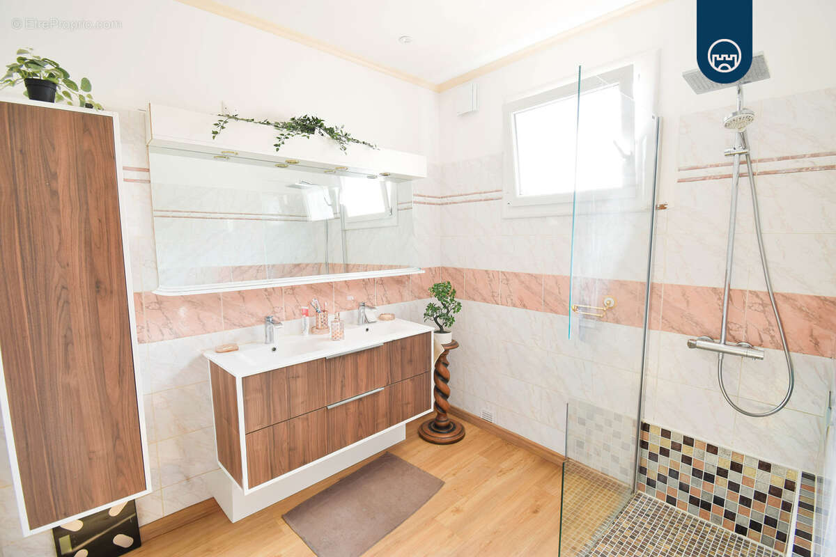 Appartement à SAINT-JEANNET