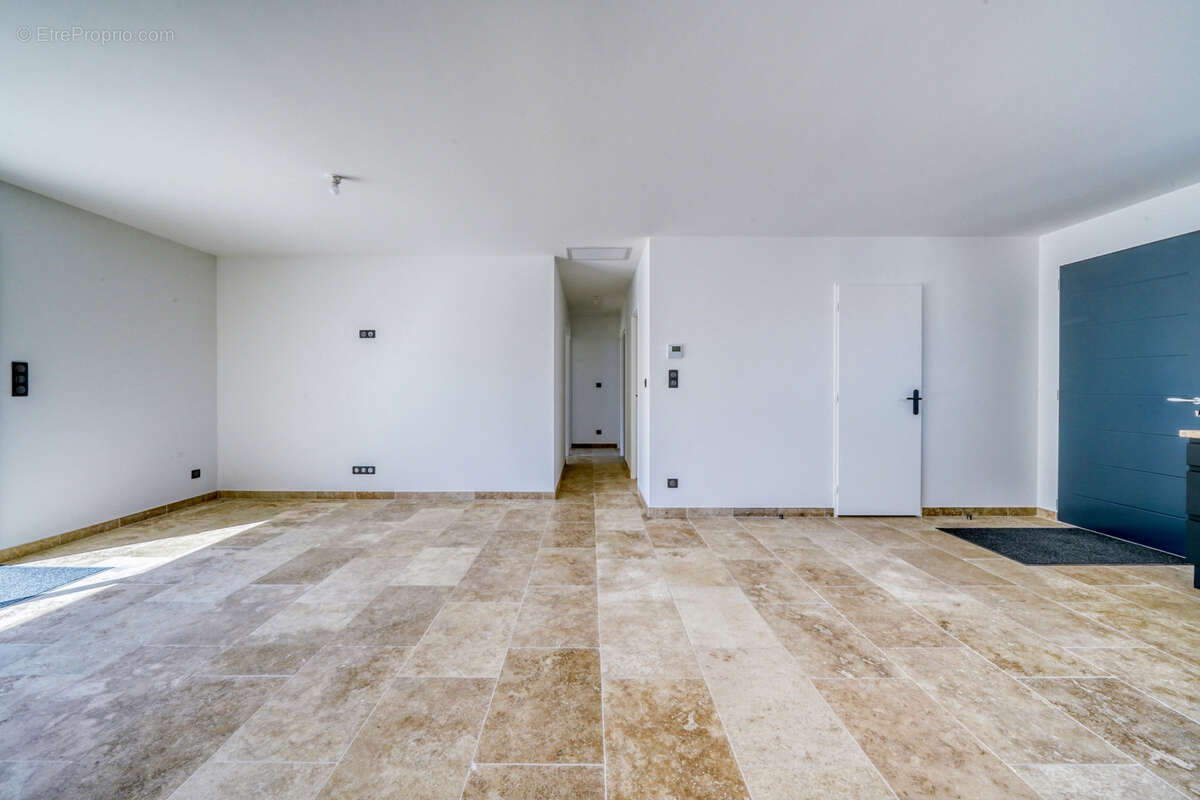 Maison à MONTLIEU-LA-GARDE