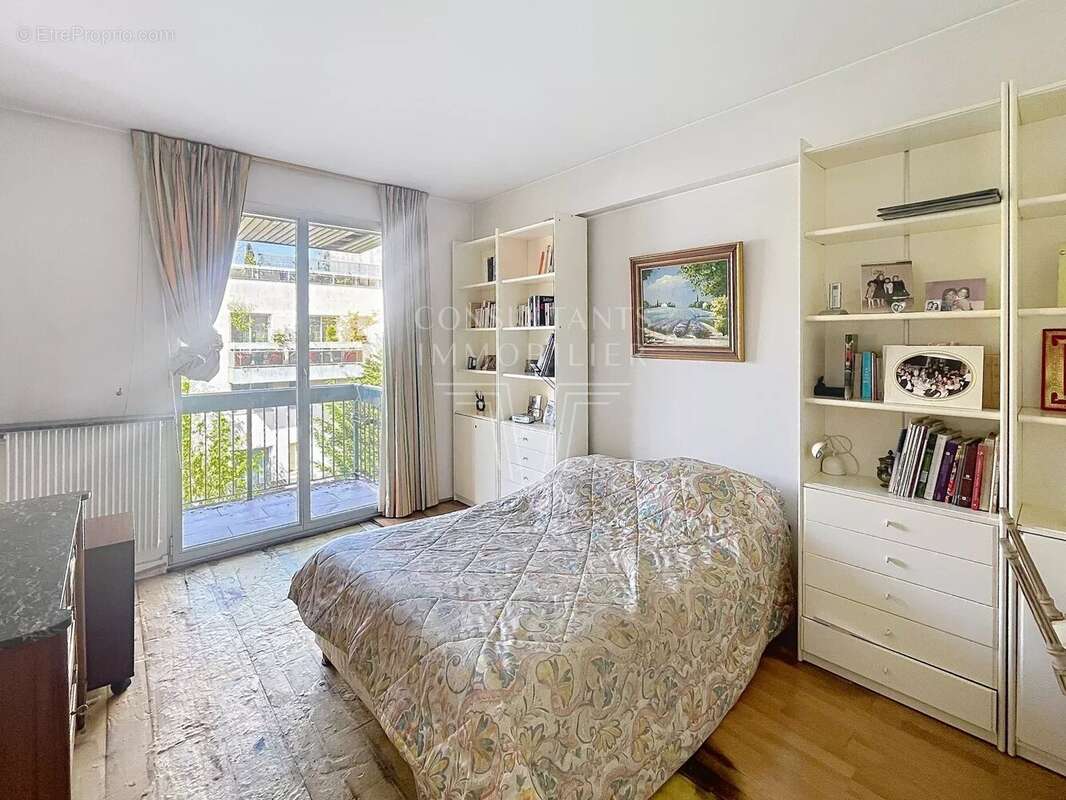Appartement à NEUILLY-SUR-SEINE