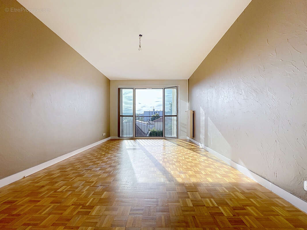 Appartement à SAINT-GENEST-LERPT