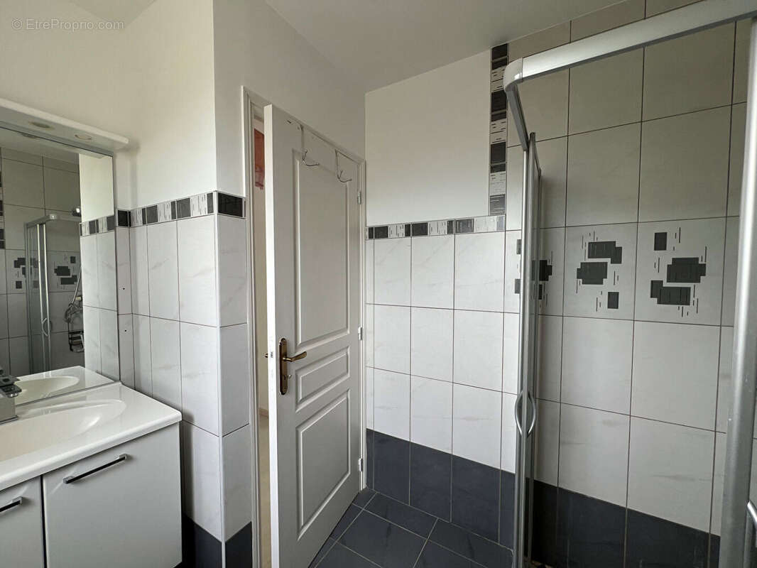 Maison à CHATELRAOULD-SAINT-LOUVENT