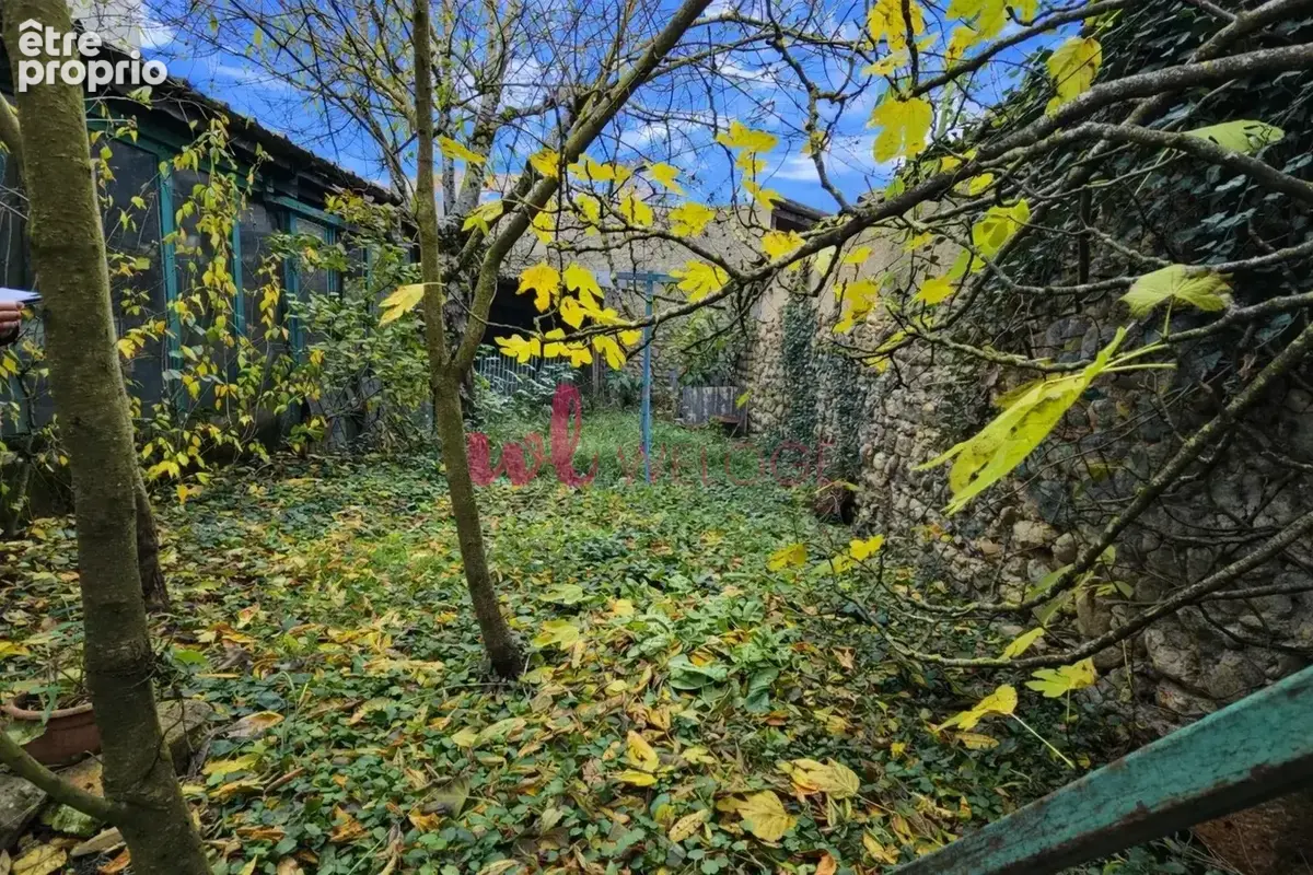 Maison de village avec cour – 2 grandes chambres, jardin et grand garage à proximité - photo 3