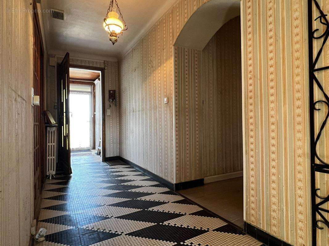 Maison à NOTRE-DAME-DE-SANILHAC