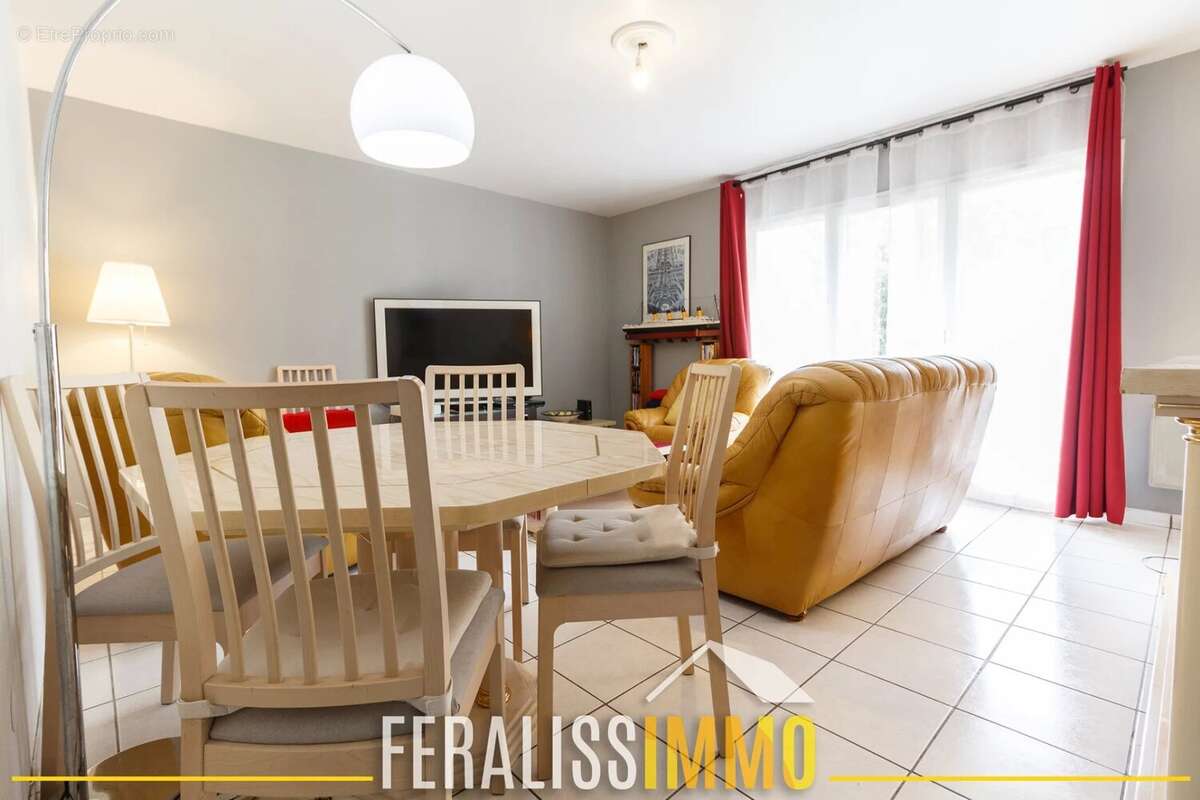F3 lumineux avec terrasse, parking et calme en centre ville - photo 2