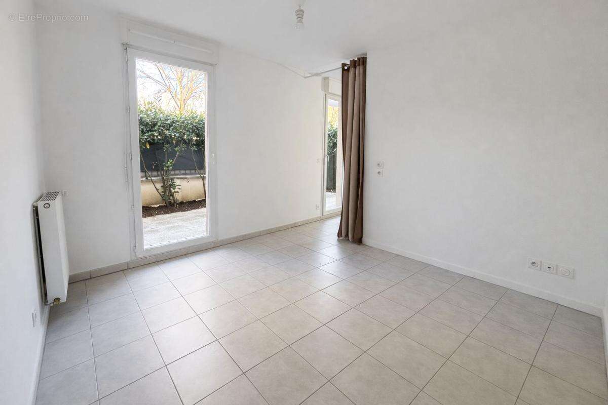 Appartement à SAINT-THIBAULT-DES-VIGNES