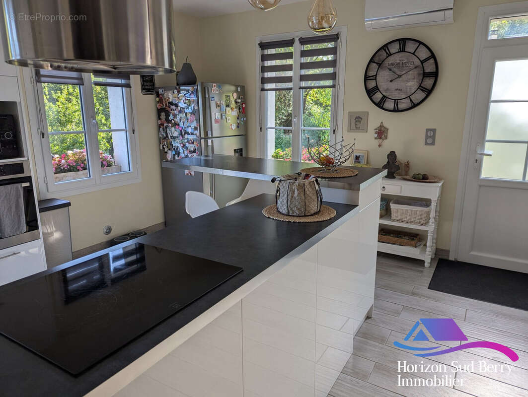 Cuisine A/E - Maison à BRIANTES