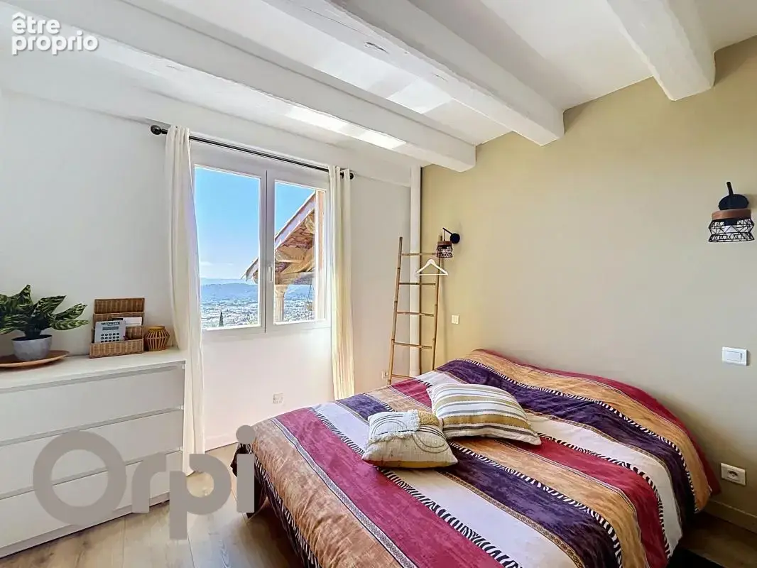Élégante Propriété avec Vue Dominante • Piscine, Suite Parentale & Studio Indépendant - photo 7